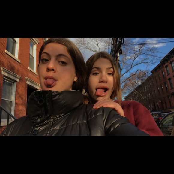 Meet your Posher, Liv - Picture 1 of 1